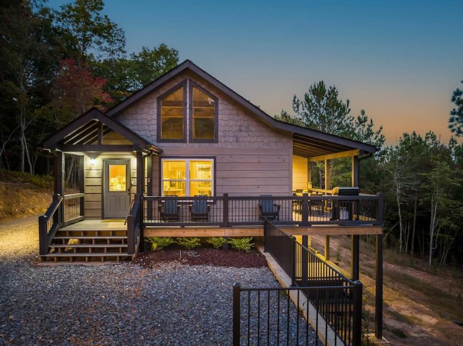 The Llaguna Lodge - New Cabin, Sleeps 10, Fire Pit, Hot Tub, In Blue Ridge , Ga Exterior photo