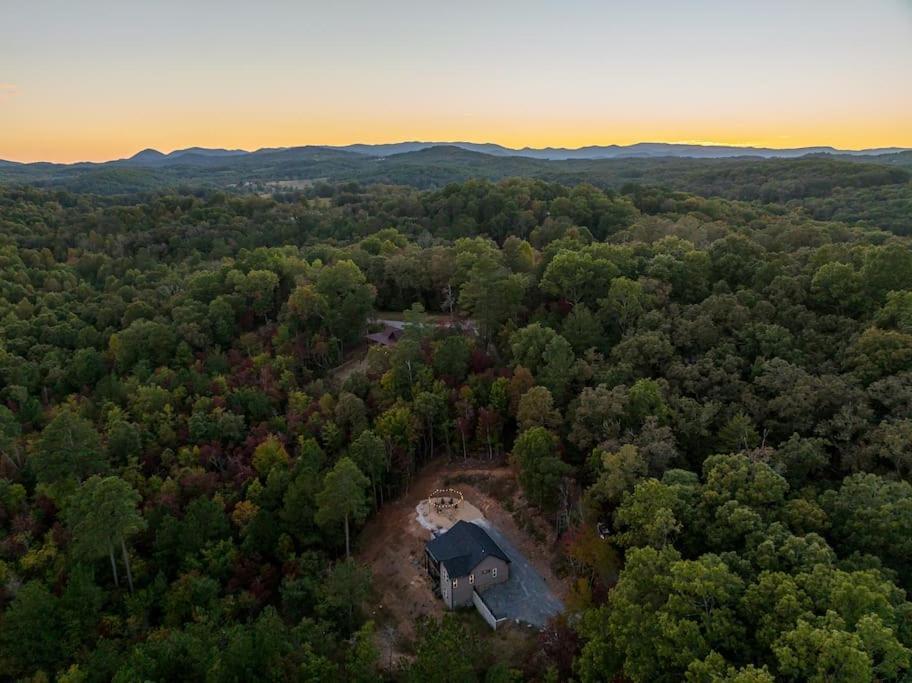 The Llaguna Lodge - New Cabin, Sleeps 10, Fire Pit, Hot Tub, In Blue Ridge , Ga Exterior photo