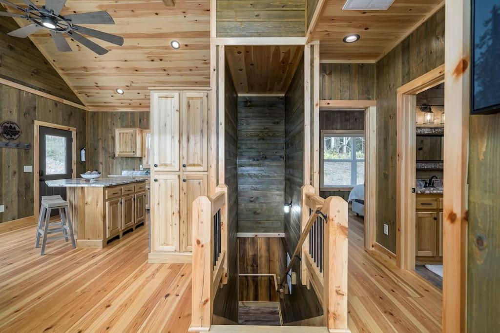 The Llaguna Lodge - New Cabin, Sleeps 10, Fire Pit, Hot Tub, In Blue Ridge , Ga Exterior photo