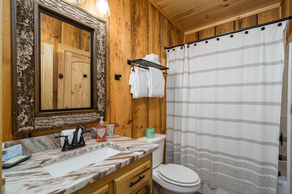 The Llaguna Lodge - New Cabin, Sleeps 10, Fire Pit, Hot Tub, In Blue Ridge , Ga Exterior photo